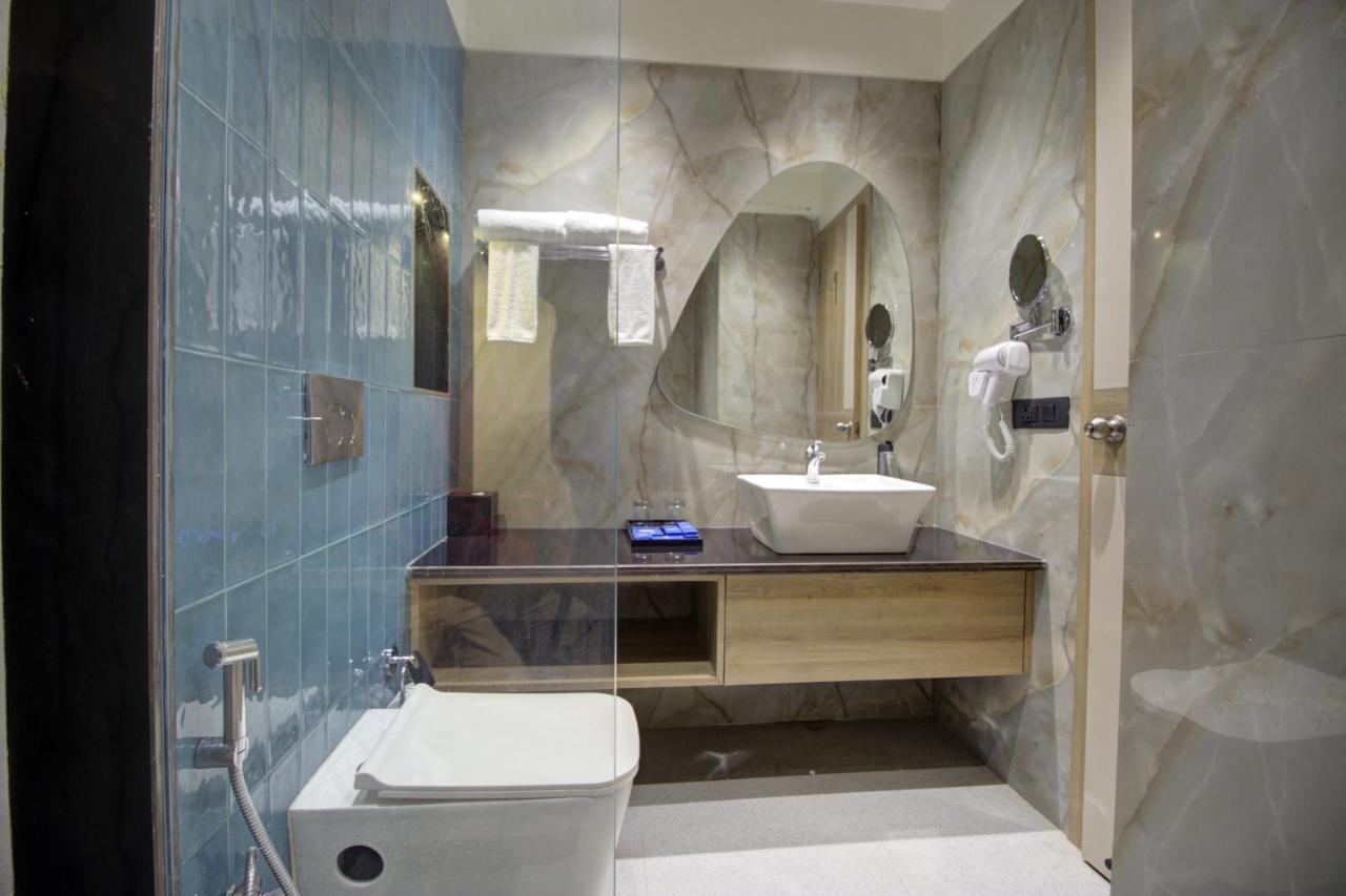Cygnett Collection K K Hotel Faizabad Экстерьер фото
